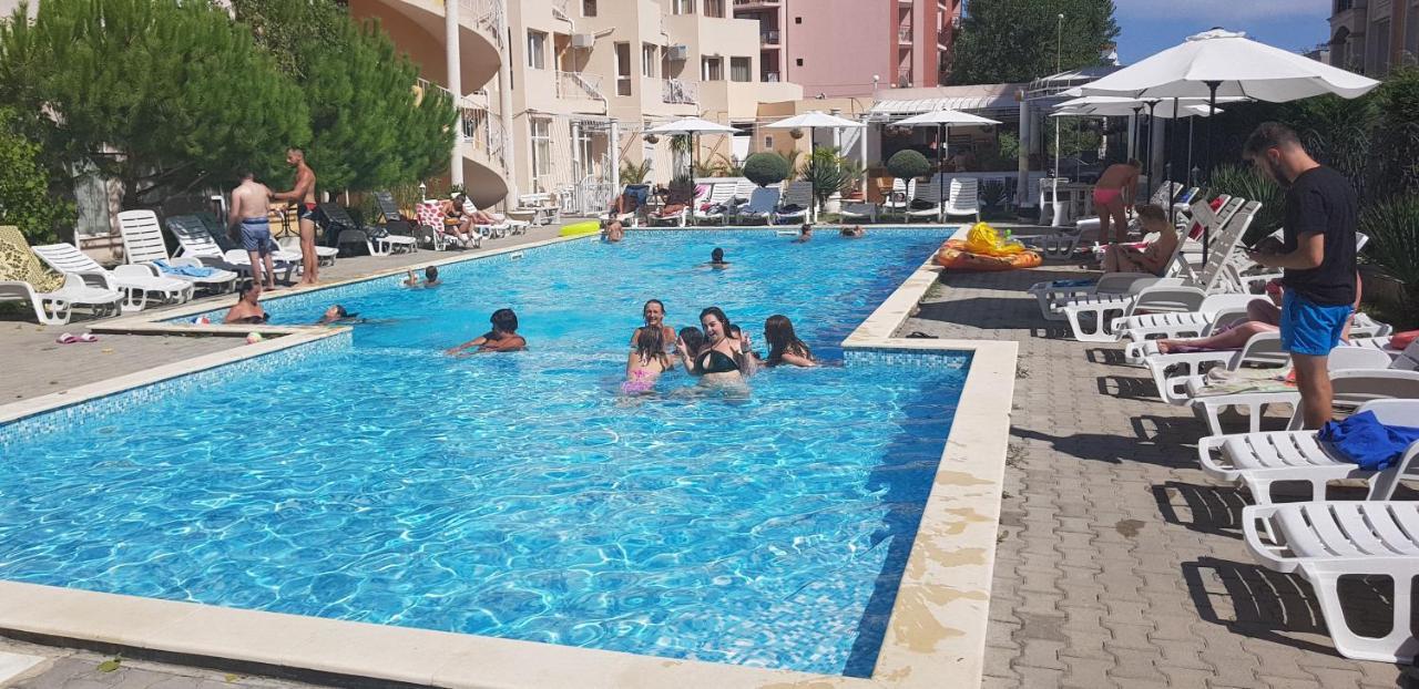Vanilla Garden Apartments Pantai Sunny Bagian luar foto