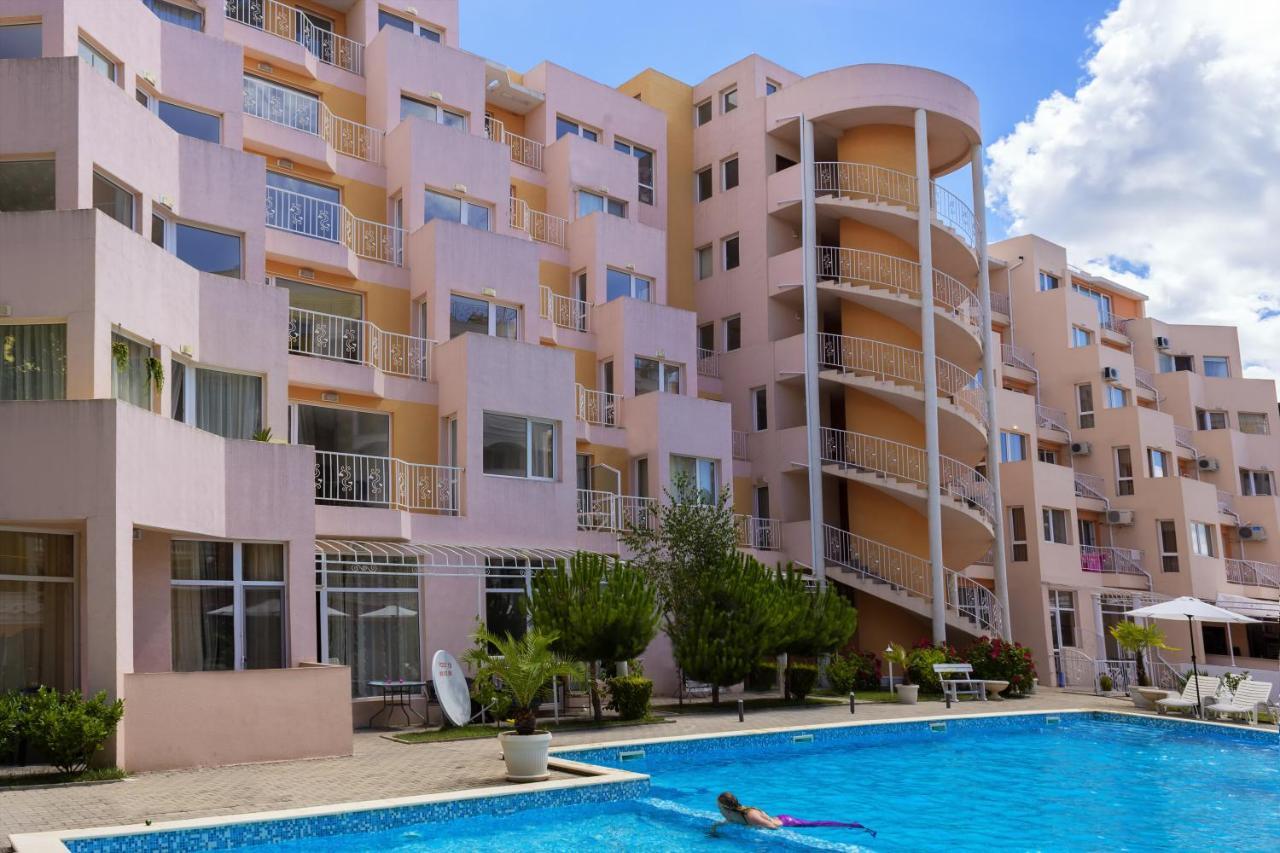 Vanilla Garden Apartments Pantai Sunny Bagian luar foto