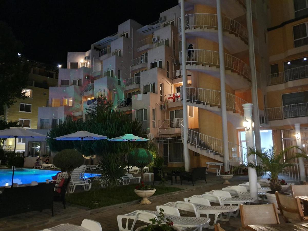 Vanilla Garden Apartments Pantai Sunny Bagian luar foto